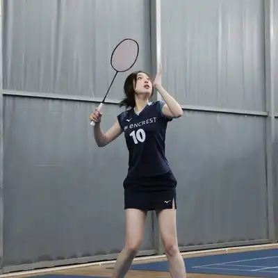夏娟成